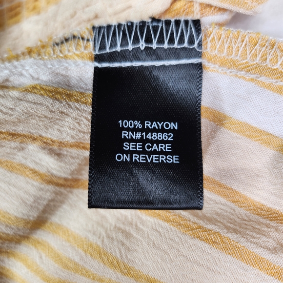 Torrid Yellow and Cream Sleeveless Button-Down Top - Picture 11 of 12